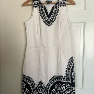 White House Black Market White & Black Sleeveless Embroidered Shift Dress